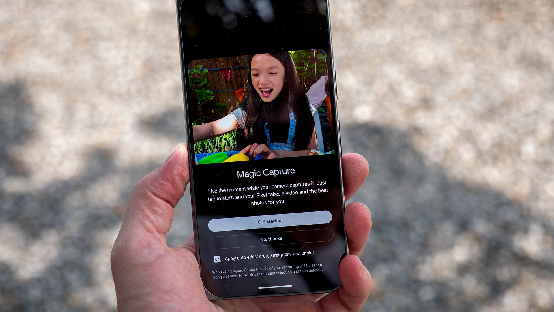 Pixel 11'in Magic Capture kamera özelliği son on yılın en dikkat çekici yeniliği olarak öne çıkıyor: kullanıcıların vakit kaybetmeden denemesi öneriliyor