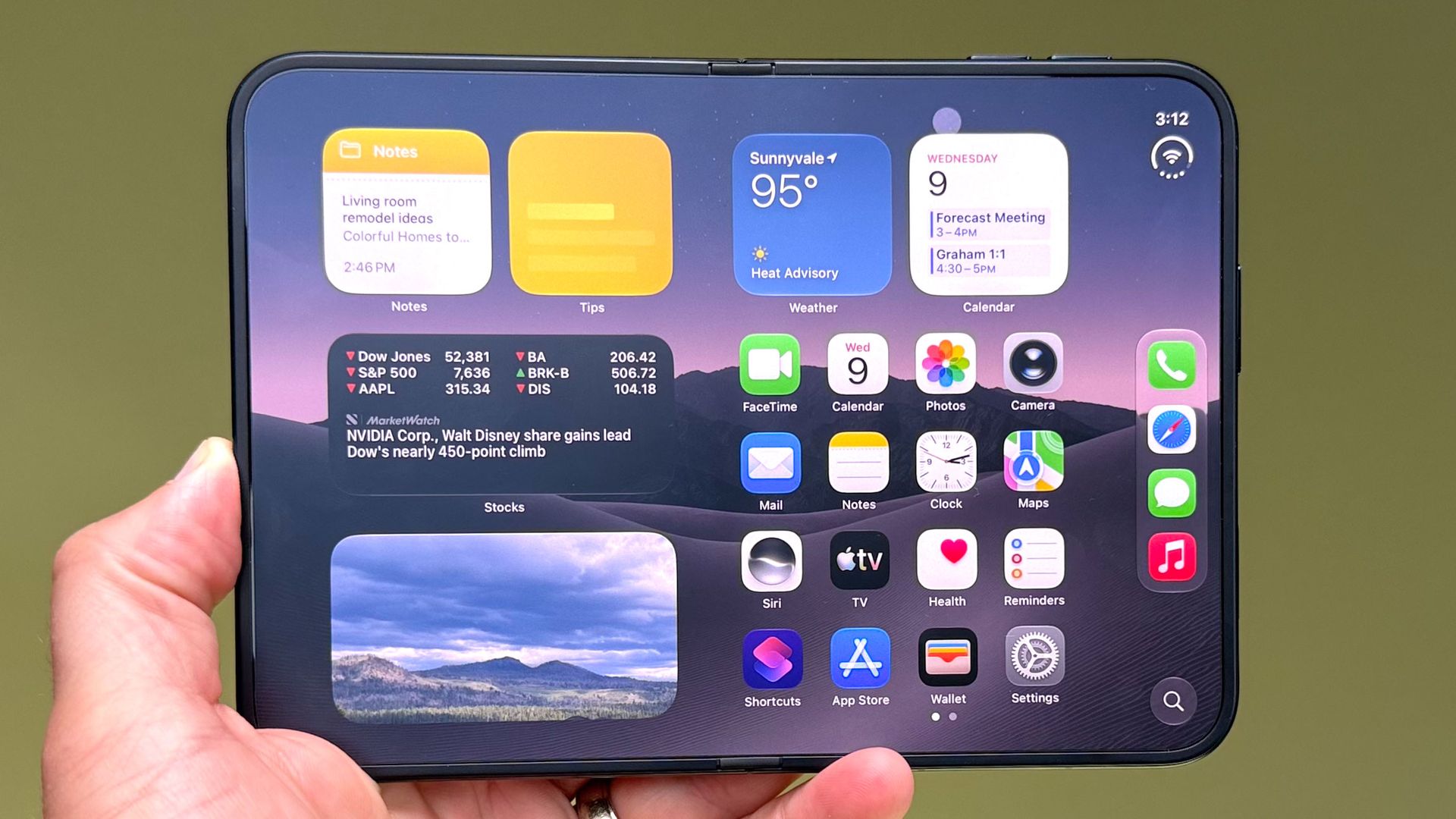 iPhone Duo ile Samsung Galaxy Z Fold 8 karşılaştırması: Hangi katlanabilir model öne çıkıyor?